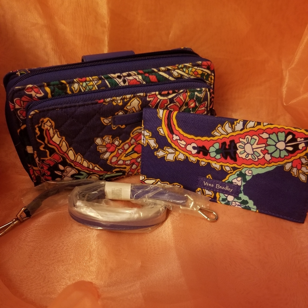 NWOT Romantic Paisley All Together Phone Wallet Crossbody